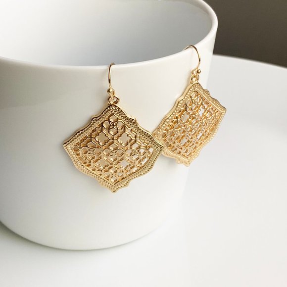 NEW Rhombus Filigree Earrings (gold) - Picture 5 of 7